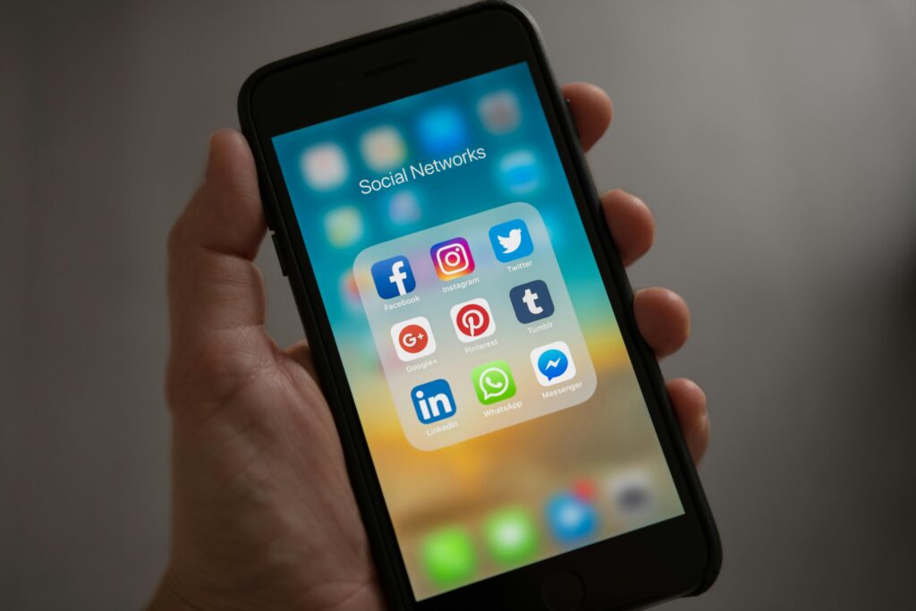 Feeling overwhelmed by social media apps on mobile — tired of chasing algorithms? Filip Doric helps you build a website that works 24/7.